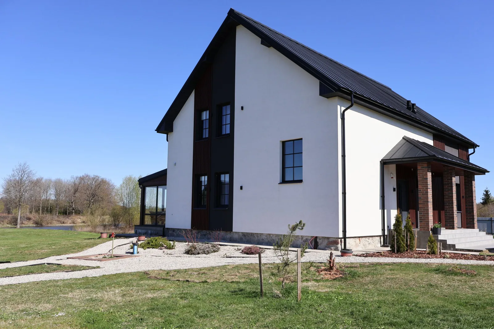 Дом Kleinhof и просторная лужайка